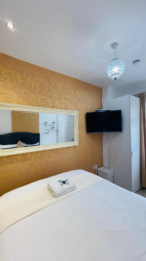 Mayday House Hotel Лондон Екстериор снимка